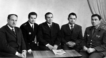 Крайний слева Н. Менцер, в центре –  Ю. Владимиров, Б. Напреев, Э. Казачков. 1960-е